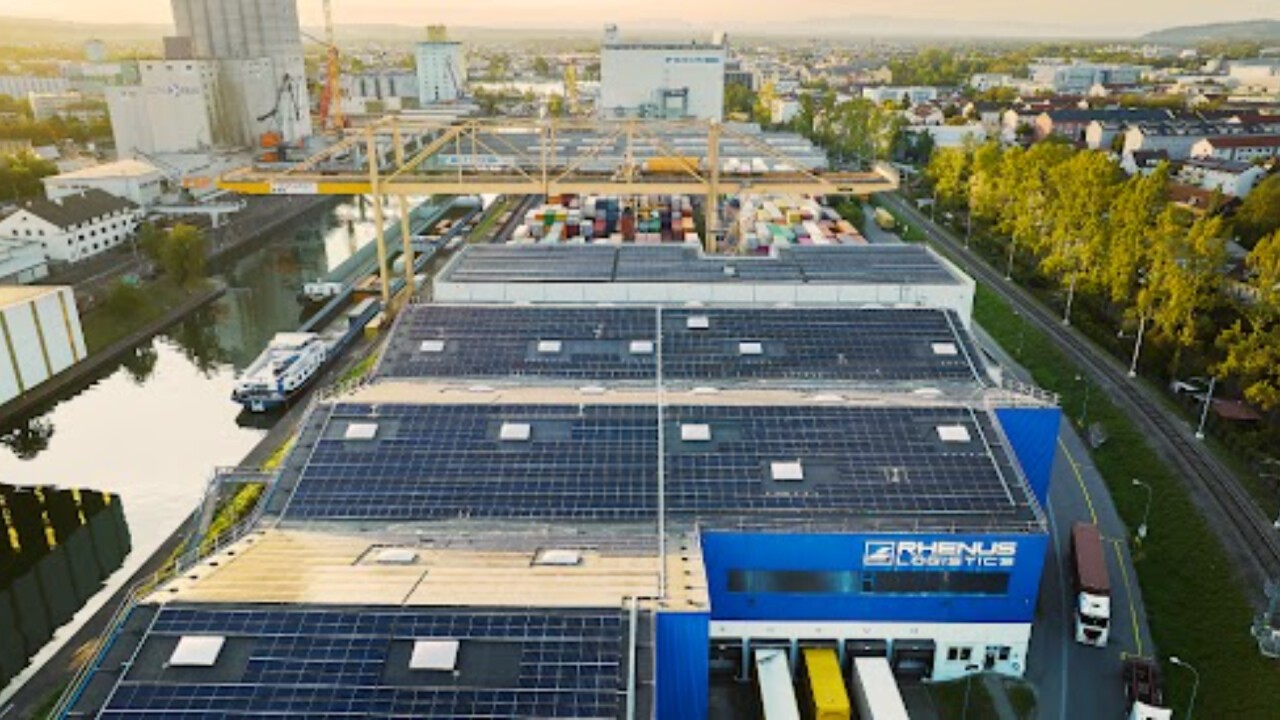 Photovoltaikanlage Rhenus Logistics AG im Hafen Basel (Christian Aeberhard Photography) 