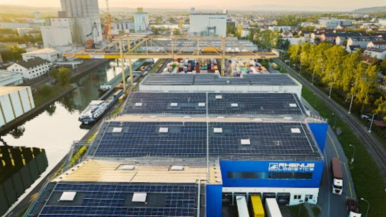 Photovoltaikanlage Rhenus Logistics AG im Hafen Basel (Christian Aeberhard Photography) 